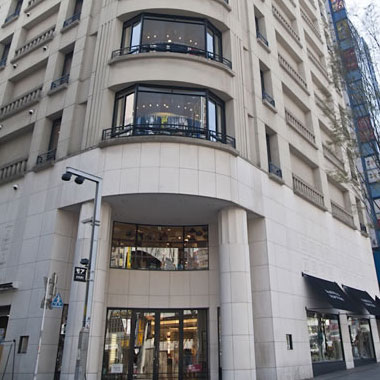 バーニーズ　ニューヨーク新宿店